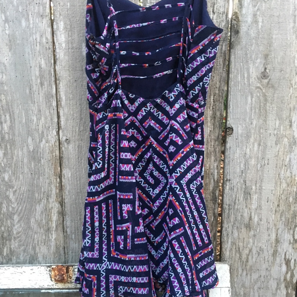 SOLD🎉🎉Tribal print, back detail dress Skater - Picture 3 of 4